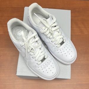 Nike WMNS Air Force 1 ‘07